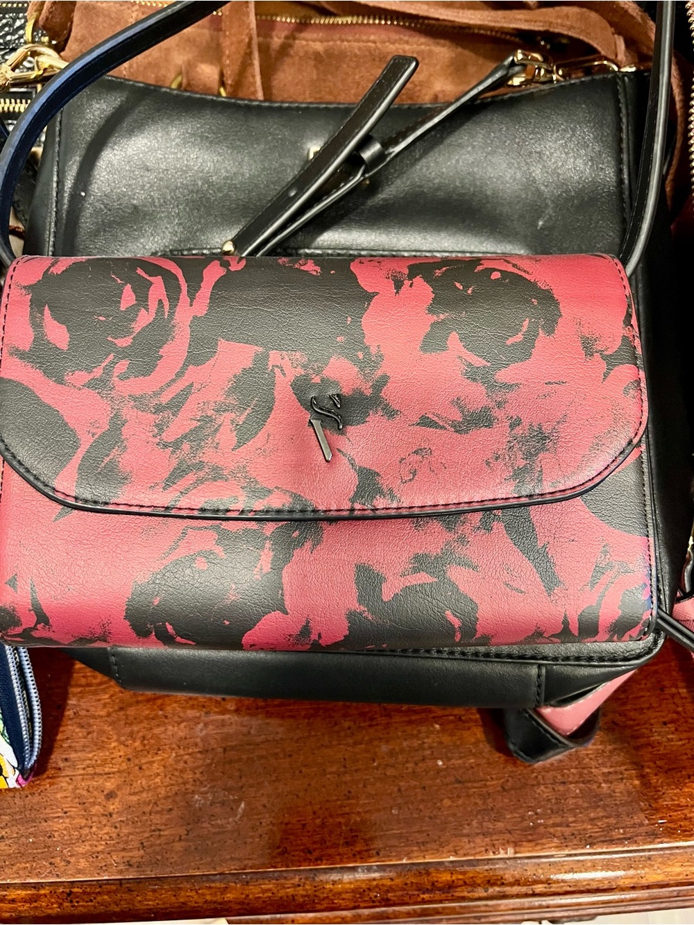 Floral Print simply vera Crossbody Bag - Black & Rose